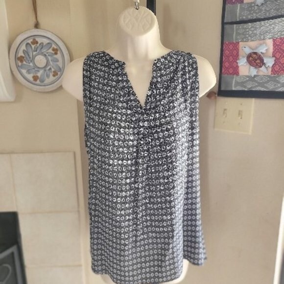 Anne Carson Geometric Print V Neck Sleeveless Blouse Size Medium - Picture 2 of 2